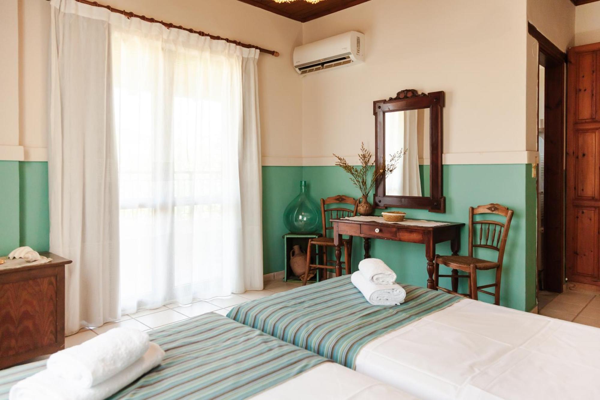 Amnisiades Apartments Karteros Ngoại thất bức ảnh