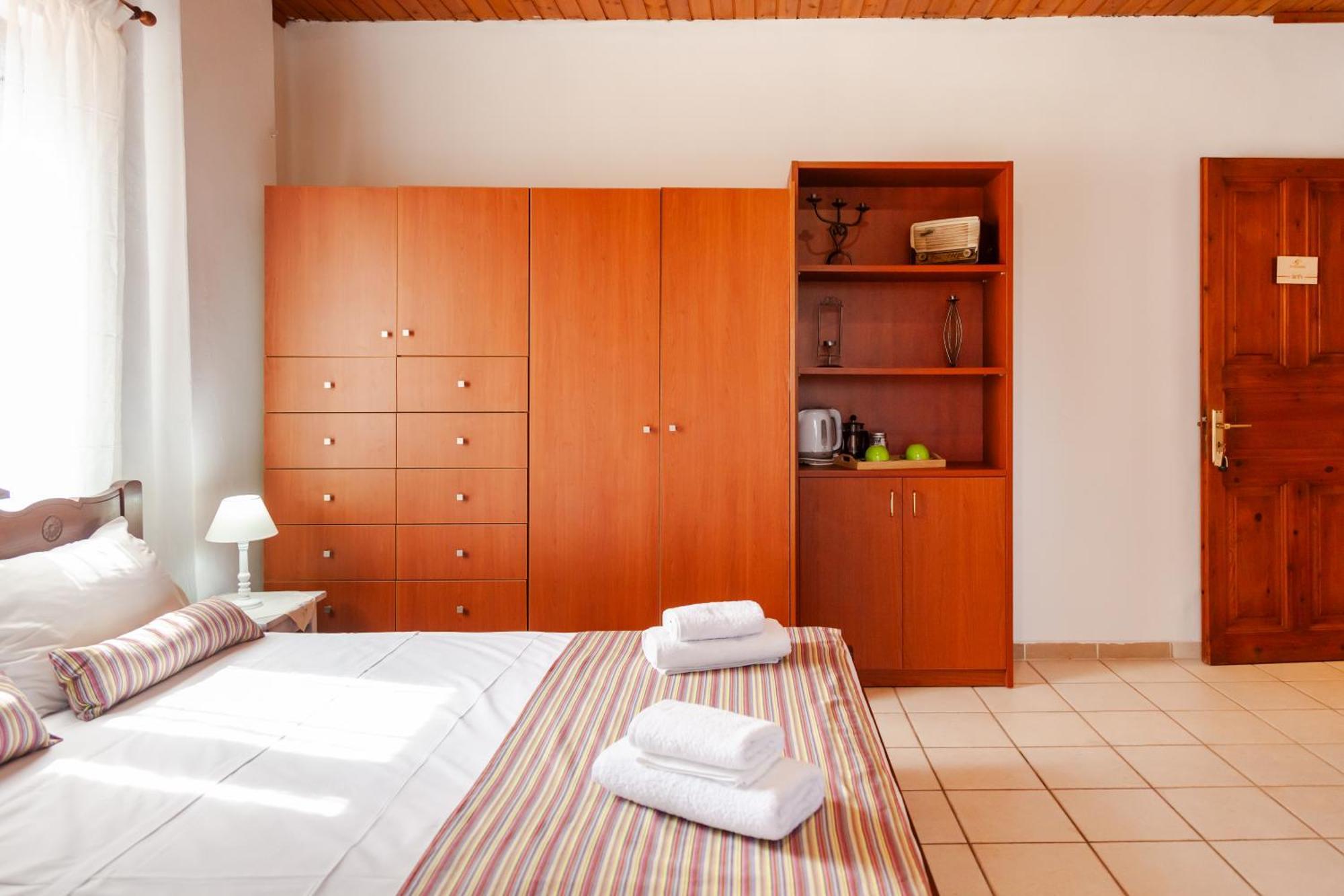 Amnisiades Apartments Karteros Ngoại thất bức ảnh