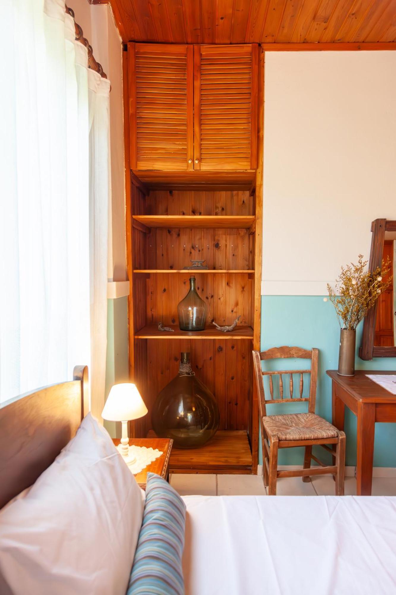 Amnisiades Apartments Karteros Ngoại thất bức ảnh