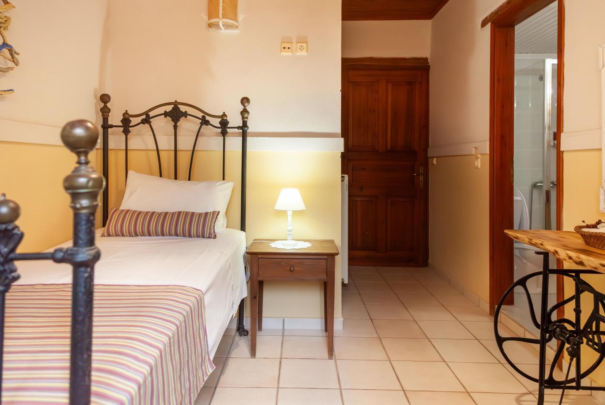 Amnisiades Apartments Karteros Ngoại thất bức ảnh
